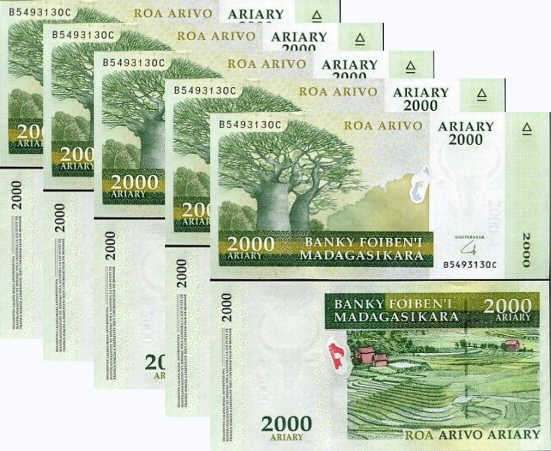 Madagascar 2000 Ariary ND 2009 P 90 b UNC LOT 5 PCS